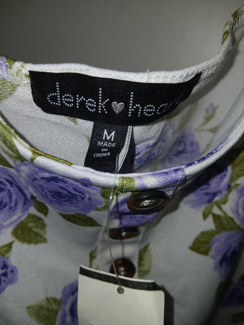 Derek 🖤 Heart Lavender Rose Button-Front Crop Top - Picture 7 of 10